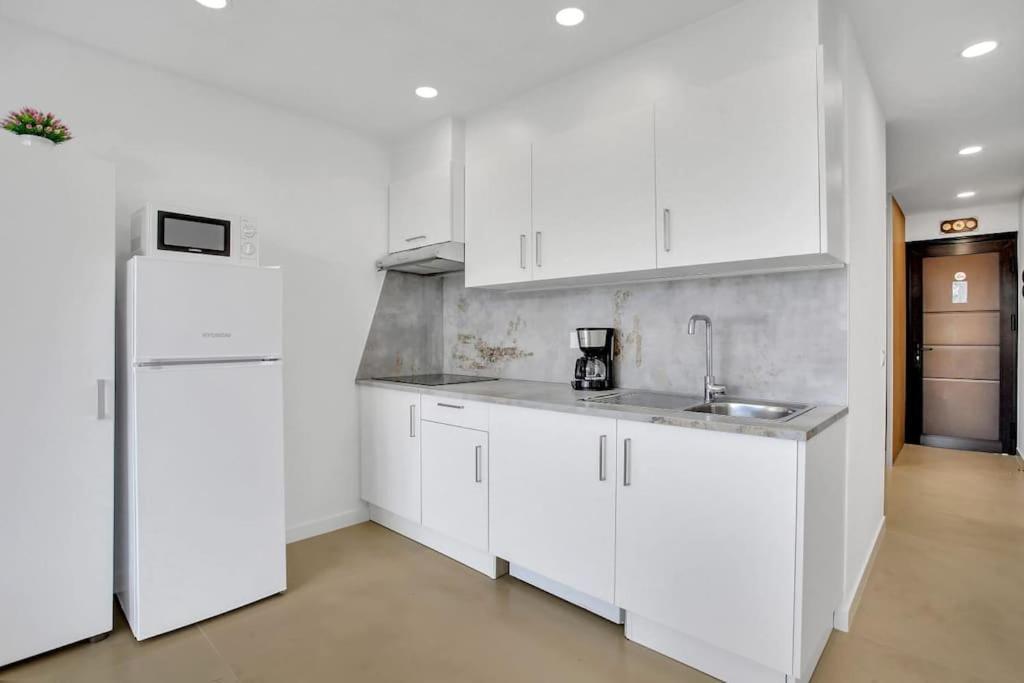 Studio In Torres Del Sol Griffin Near The Beach Arona  Extérieur photo